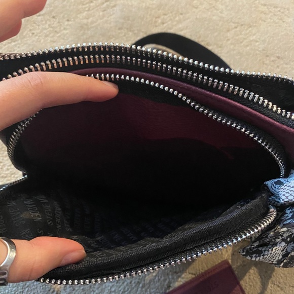 Steve Madden crossbody with keychain card holder - Picture 6 of 6